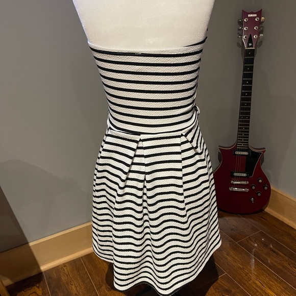 Striped dress - Picture 4 of 6
